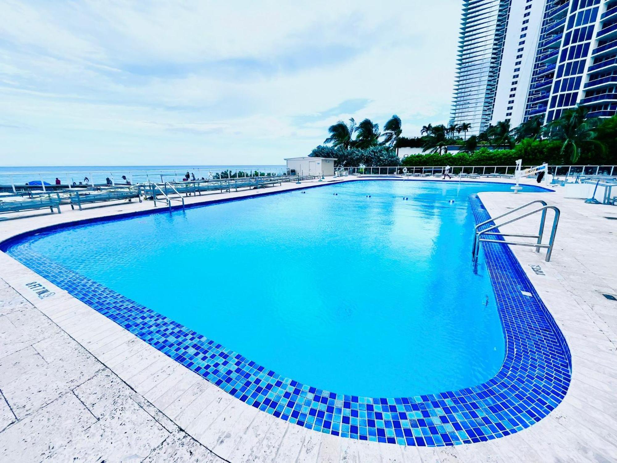 Beachfront Studio Pool, Resort & Ocean View Sunny Isles Beach Εξωτερικό φωτογραφία